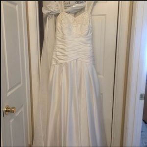 David’s Bridal 20W Plus Sized Beautiful White Wedding Dress